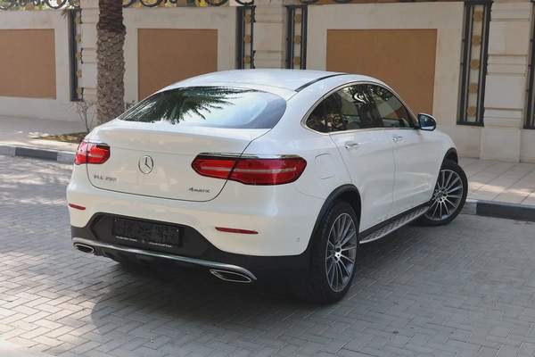 GLC250 COUPE AMG - GCC SPECS - FULL SERVICE HISTORY - ACCIDENT FREE - EXCELENT CONDITION -