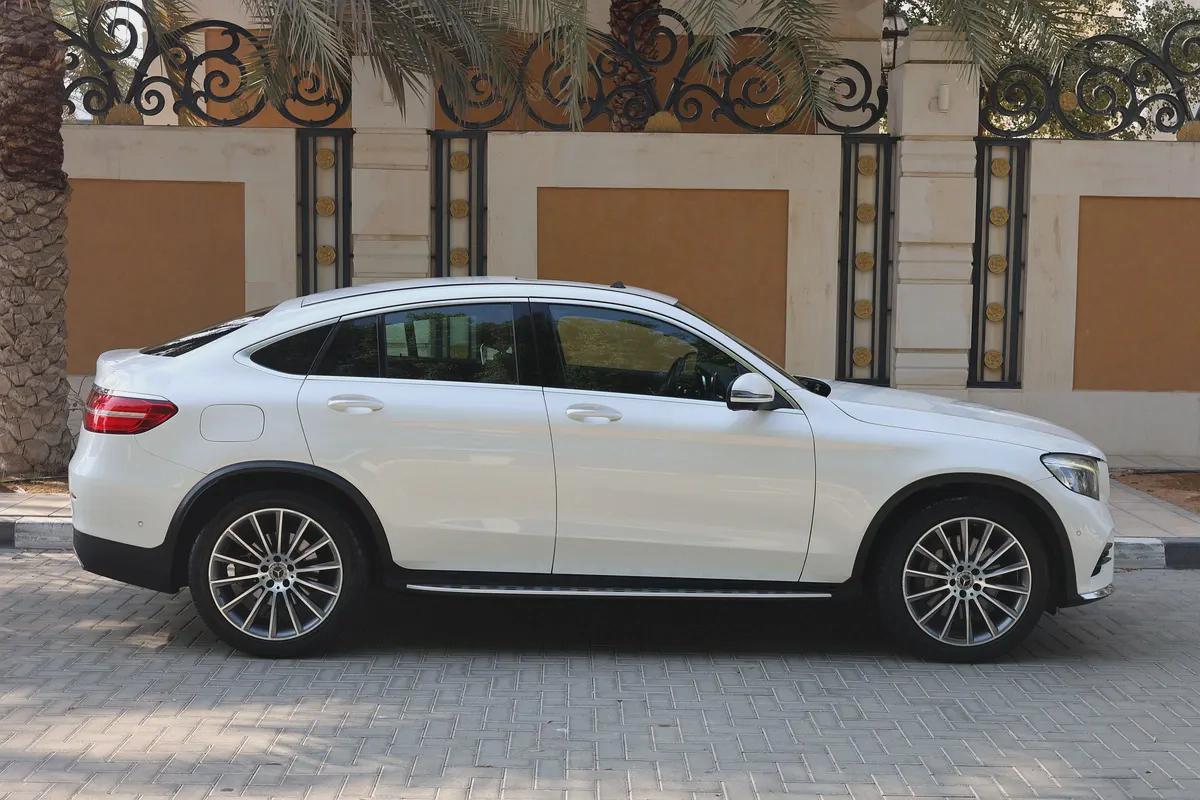 GLC250 COUPE AMG - GCC SPECS - FULL SERVICE HISTORY - ACCIDENT FREE - EXCELENT CONDITION --7-7