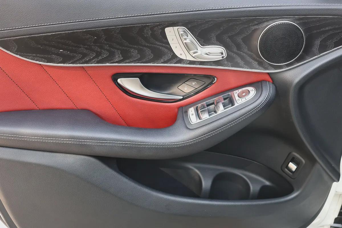 GLC250 COUPE AMG - GCC SPECS - FULL SERVICE HISTORY - ACCIDENT FREE - EXCELENT CONDITION --8-8