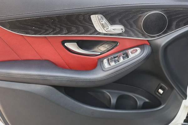 GLC250 COUPE AMG - GCC SPECS - FULL SERVICE HISTORY - ACCIDENT FREE - EXCELENT CONDITION -