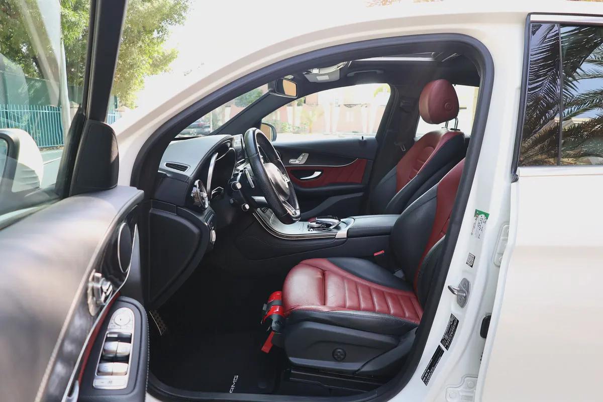 GLC250 COUPE AMG - GCC SPECS - FULL SERVICE HISTORY - ACCIDENT FREE - EXCELENT CONDITION --9-9