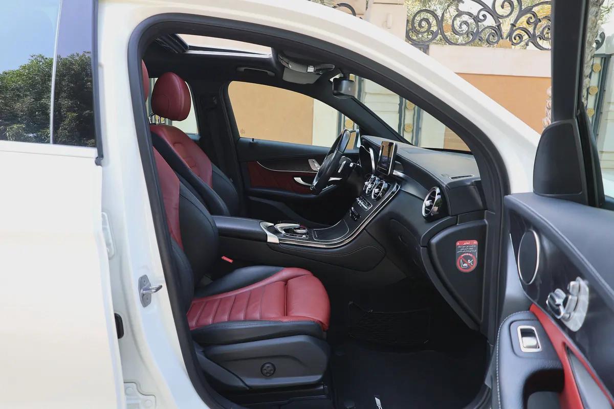 GLC250 COUPE AMG - GCC SPECS - FULL SERVICE HISTORY - ACCIDENT FREE - EXCELENT CONDITION --16-16