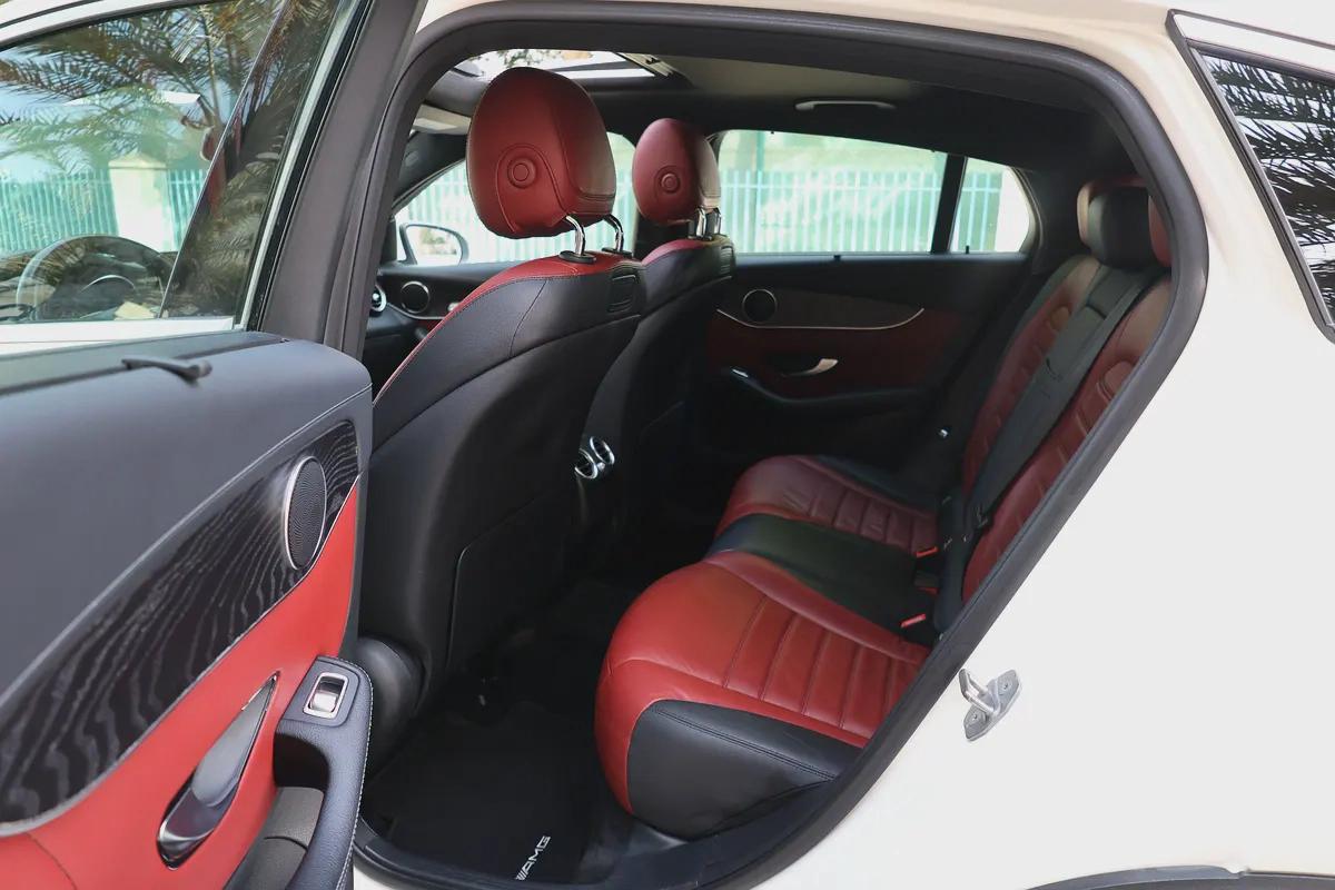 GLC250 COUPE AMG - GCC SPECS - FULL SERVICE HISTORY - ACCIDENT FREE - EXCELENT CONDITION --17-17