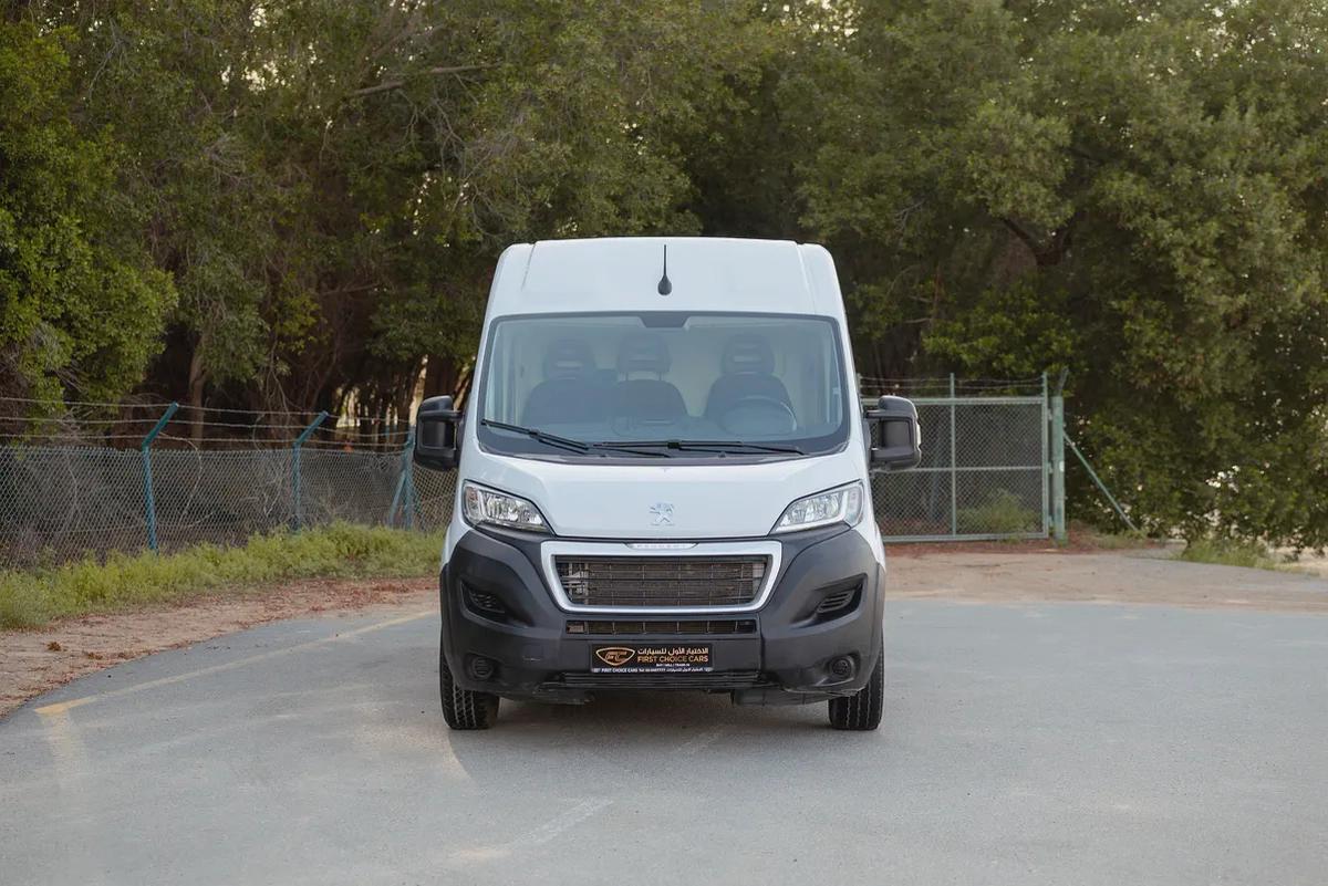 Peugeot Boxer Delivery Van | GCC Specs | Ref#P95395-4-4