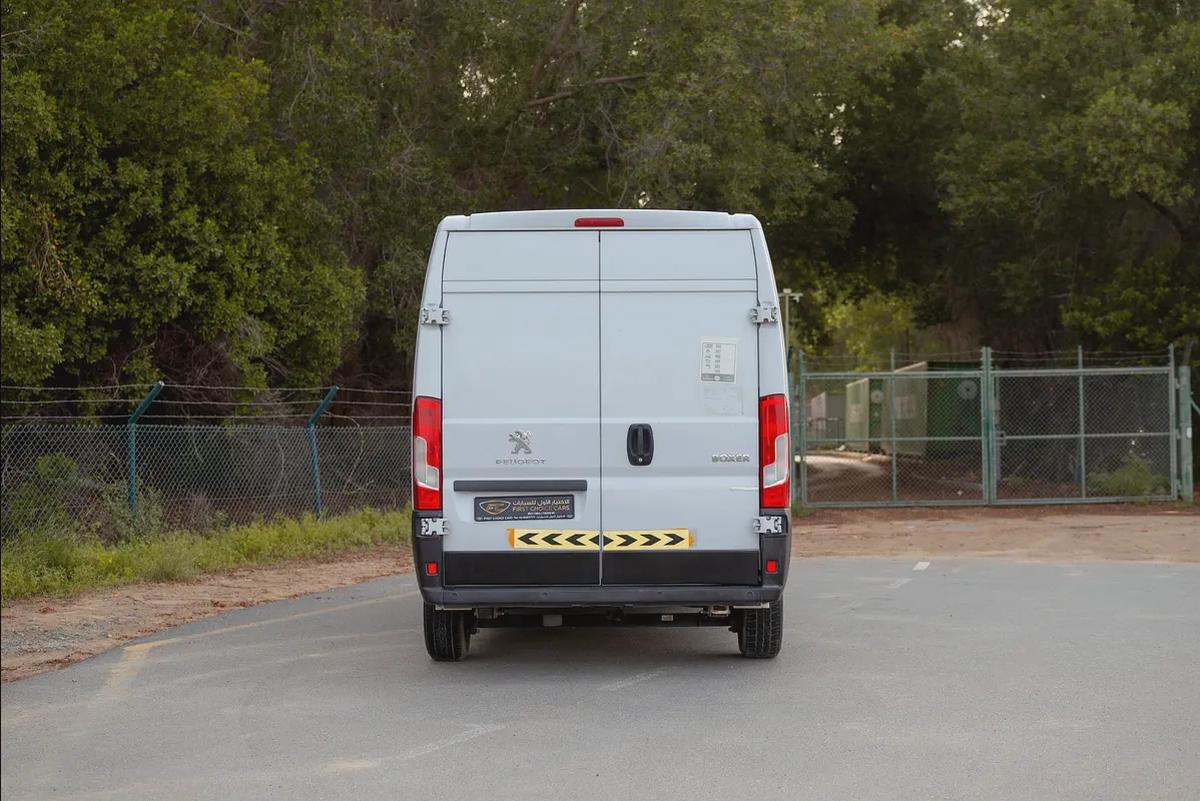 Peugeot Boxer Delivery Van | GCC Specs | Ref#P95395-5-5