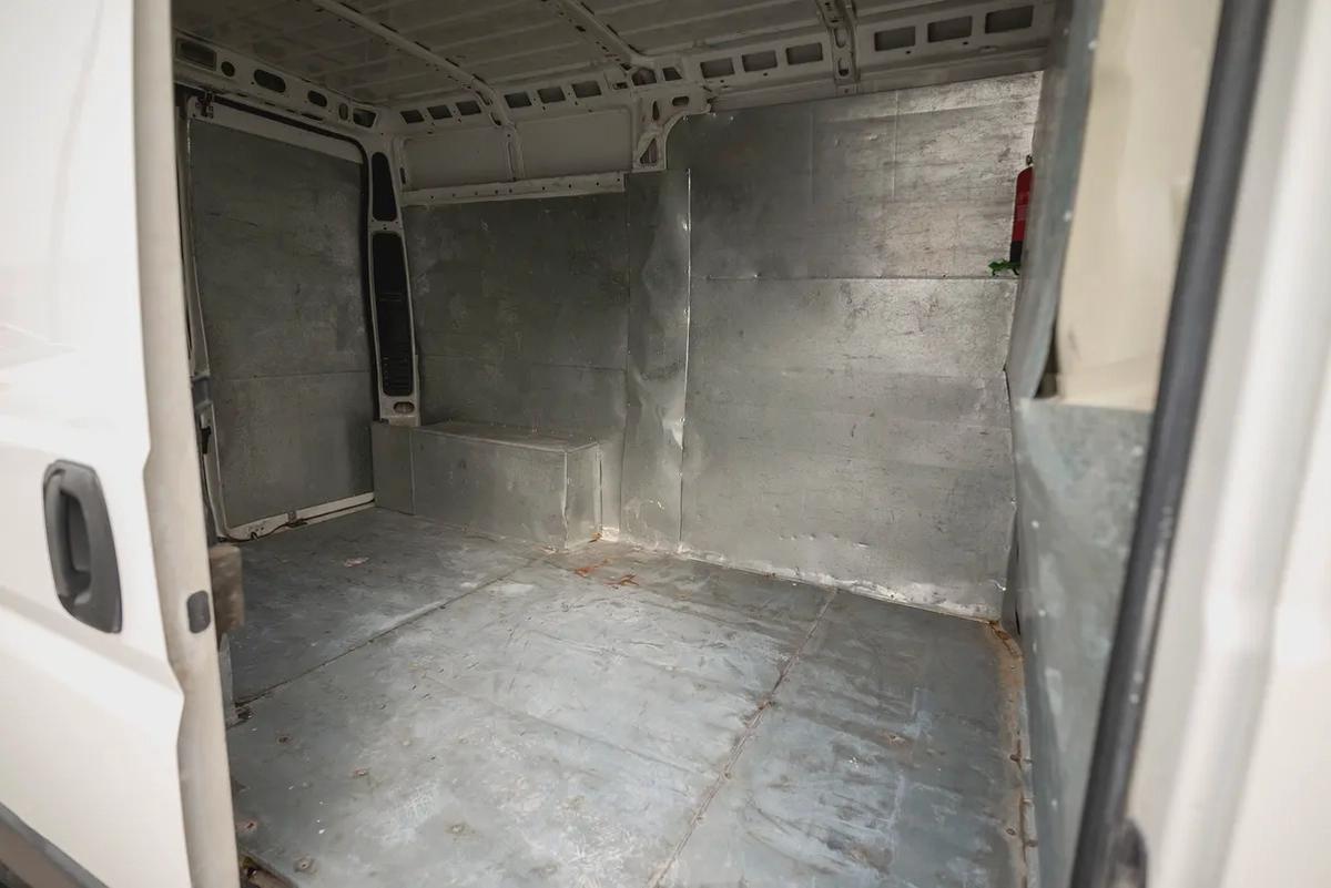 Peugeot Boxer Delivery Van | GCC Specs | Ref#P95395-7-7
