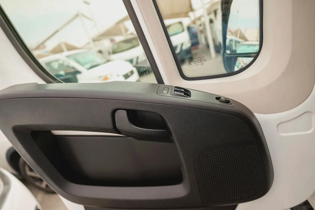 Peugeot Boxer Delivery Van | GCC Specs | Ref#P95395-13-13
