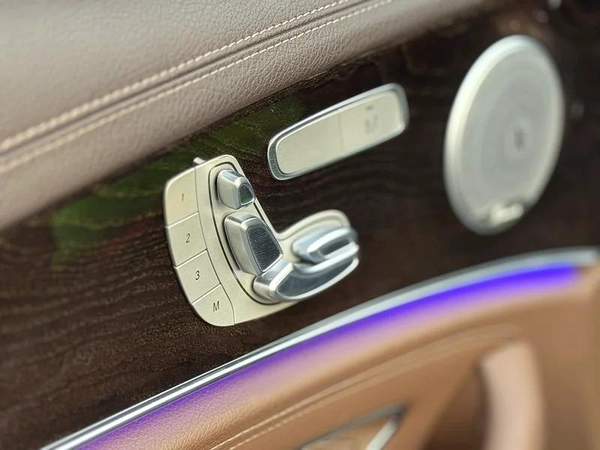 Mercedes E200, Gulf, 63 kit, in agency condition