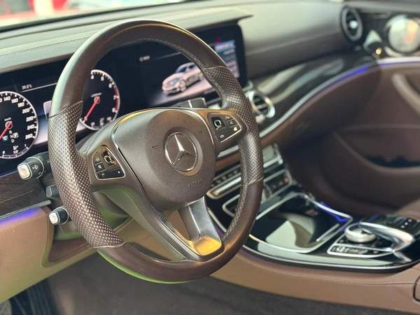 Mercedes E200, Gulf, 63 kit, in agency condition