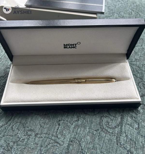 mont blanc gold plated 146 LeGrand pinstripe fountain pen - m nib.