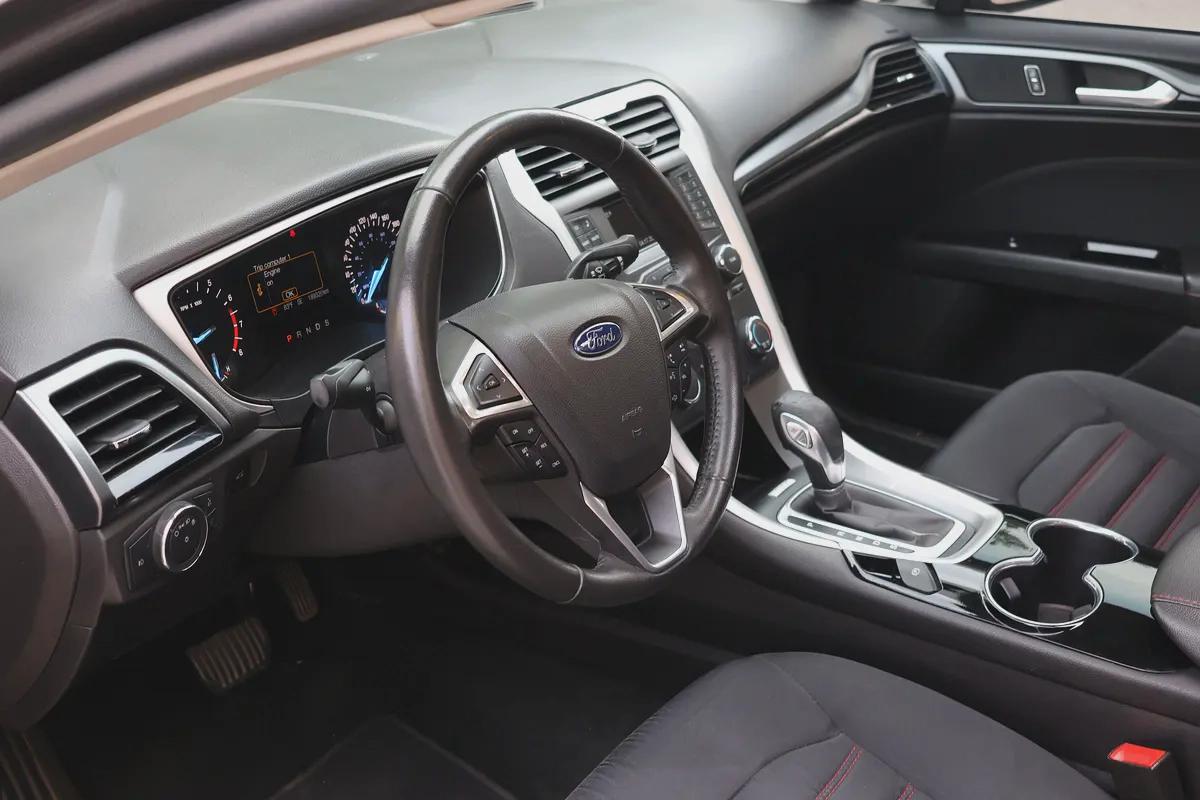 FORD FUSION SE - GCC SPECS - ACCIDENT FREE - FULL SERVICE HISTORY - EXCELENT CONDITION --10-10