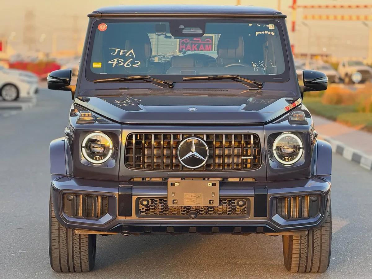 2025 - MERCEDES BENZ G63 - SUPER CLEAN - LIKE NEW - ONLY 6,000 KM-2-2