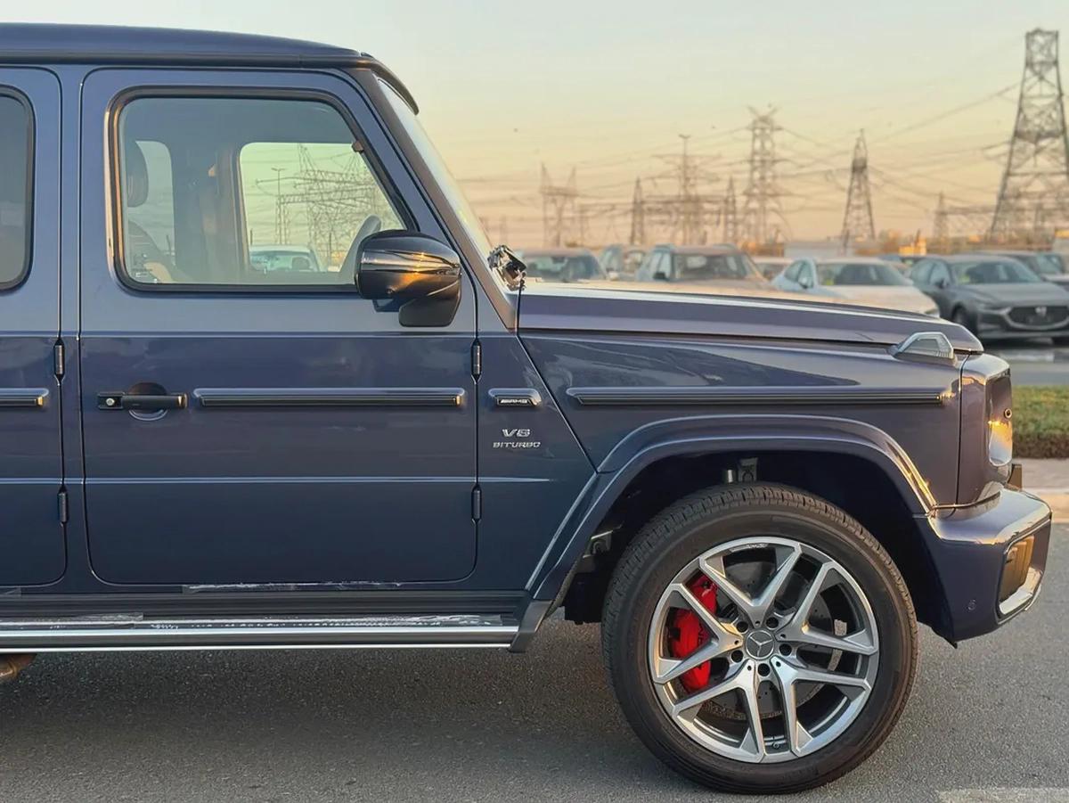 2025 - MERCEDES BENZ G63 - SUPER CLEAN - LIKE NEW - ONLY 6,000 KM-3-3