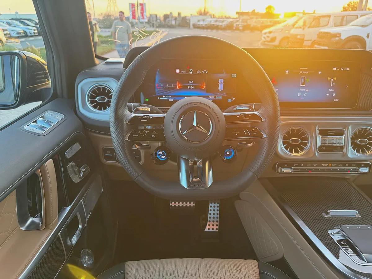 2025 - MERCEDES BENZ G63 - SUPER CLEAN - LIKE NEW - ONLY 6,000 KM-10-10