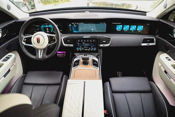 Hongqi E-HS9 Deluxe 2022 Agency Warranty Full Service History GCC