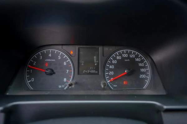 High-Roof 13-Seater Passenger Van | Manual | GCC Specs | Ref#N85144
