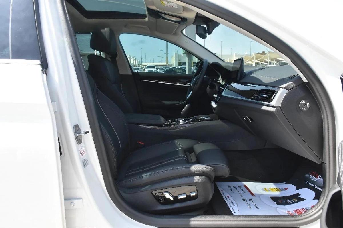 520i RWD 2023 | WHITE-13-13