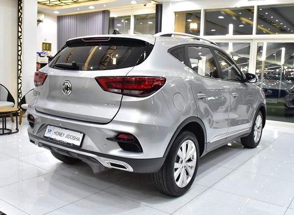 MG ZS ( 2022 Model ) in Silver Color GCC Specs