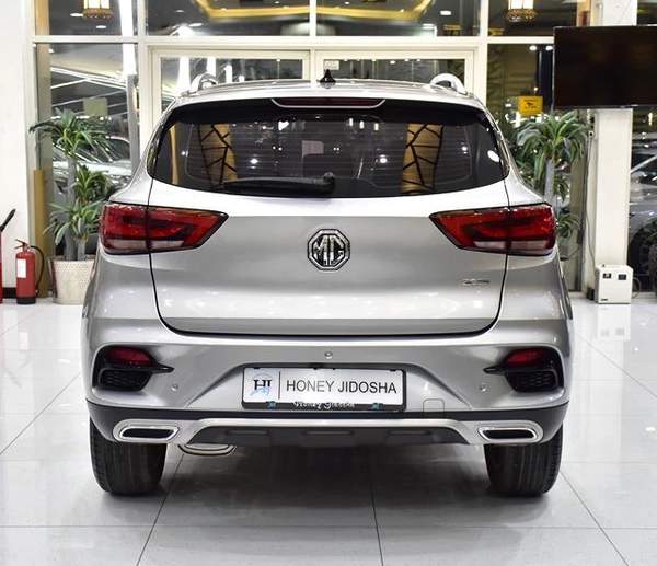 MG ZS ( 2022 Model ) in Silver Color GCC Specs