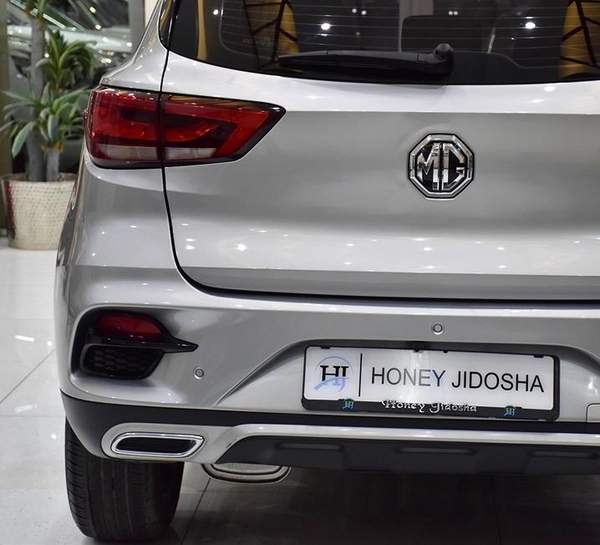 MG ZS ( 2022 Model ) in Silver Color GCC Specs