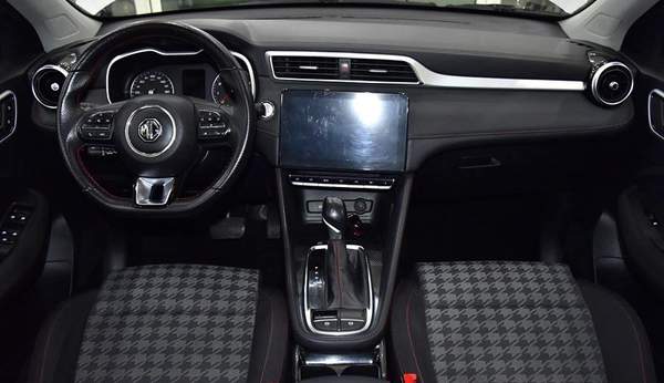 MG ZS ( 2022 Model ) in Silver Color GCC Specs