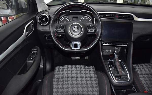 MG ZS ( 2022 Model ) in Silver Color GCC Specs