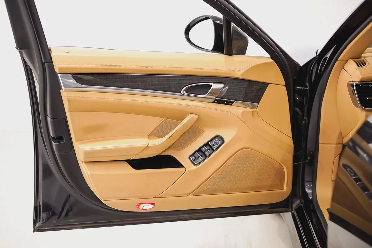 AED 1012 PM | PORSCHE PANAMERA 2012 | 20” TURBO RIMS | CARBON FIBER PACKAGE | 1 YEAR WARRANTY | GCC-6-6