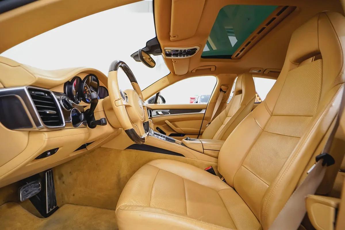 AED 1012 PM | PORSCHE PANAMERA 2012 | 20” TURBO RIMS | CARBON FIBER PACKAGE | 1 YEAR WARRANTY | GCC-8-8
