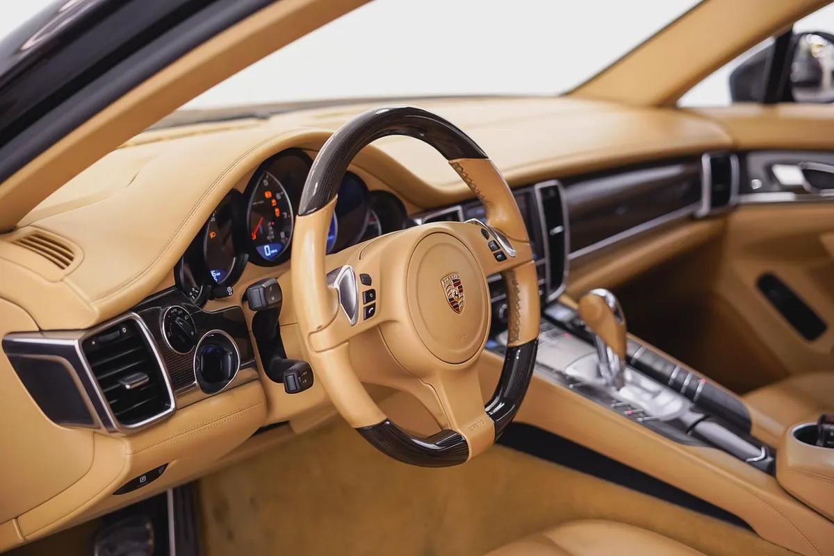 AED 1012 PM | PORSCHE PANAMERA 2012 | 20” TURBO RIMS | CARBON FIBER PACKAGE | 1 YEAR WARRANTY | GCC-10-10