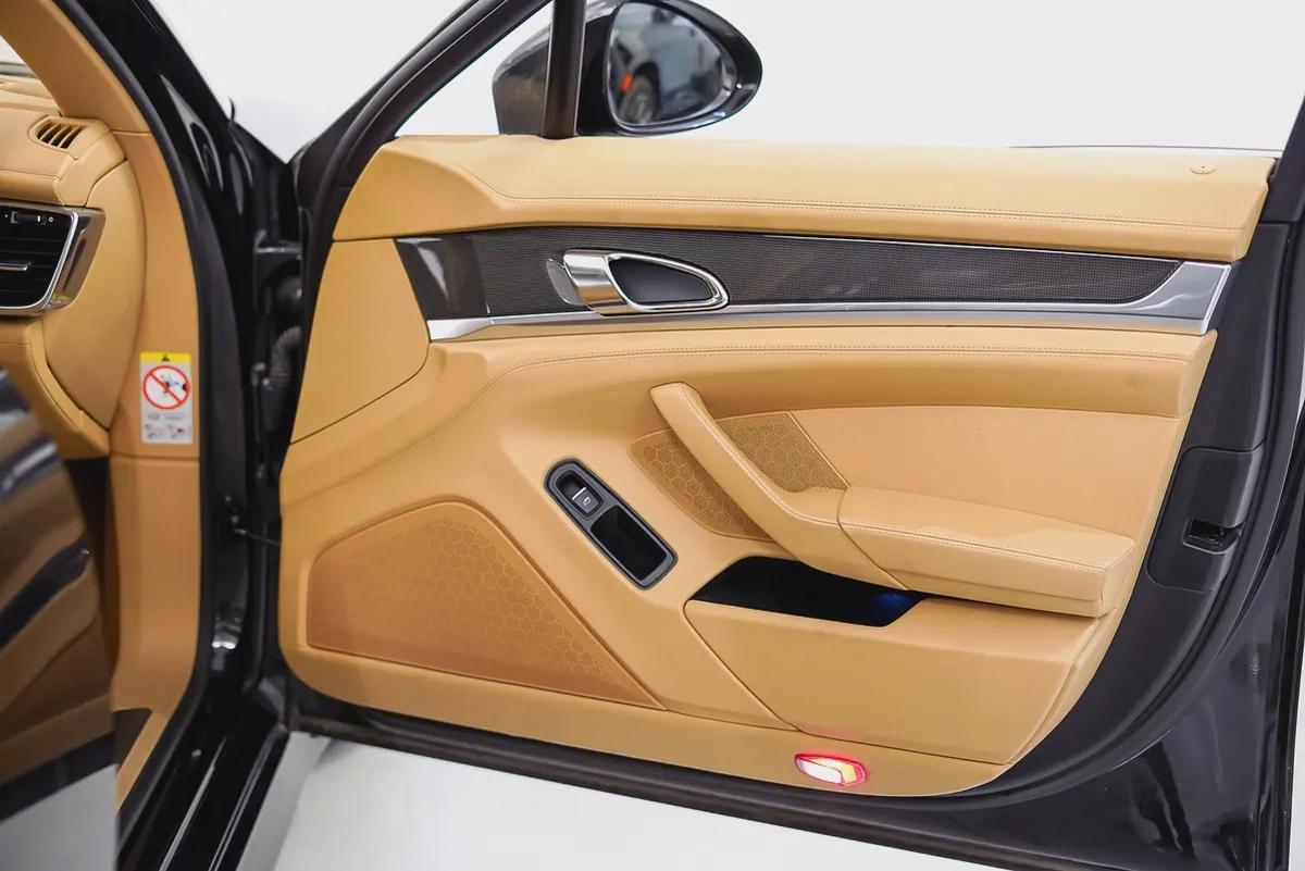 AED 1012 PM | PORSCHE PANAMERA 2012 | 20” TURBO RIMS | CARBON FIBER PACKAGE | 1 YEAR WARRANTY | GCC-11-11