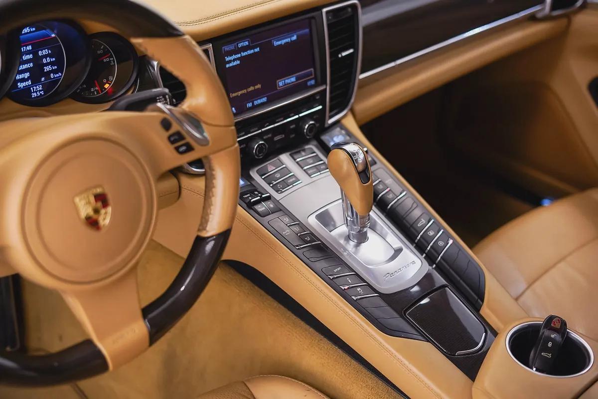 AED 1012 PM | PORSCHE PANAMERA 2012 | 20” TURBO RIMS | CARBON FIBER PACKAGE | 1 YEAR WARRANTY | GCC-12-12