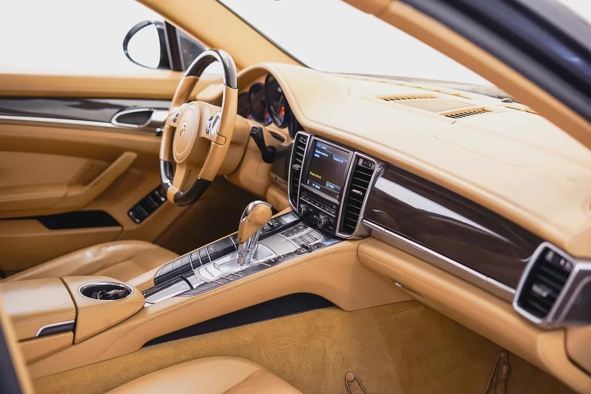 AED 1012 PM | PORSCHE PANAMERA 2012 | 20” TURBO RIMS | CARBON FIBER PACKAGE | 1 YEAR WARRANTY | GCC-15-15