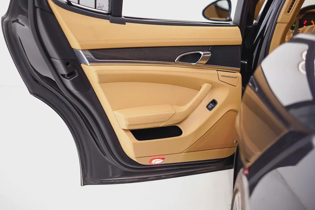 AED 1012 PM | PORSCHE PANAMERA 2012 | 20” TURBO RIMS | CARBON FIBER PACKAGE | 1 YEAR WARRANTY | GCC-16-16