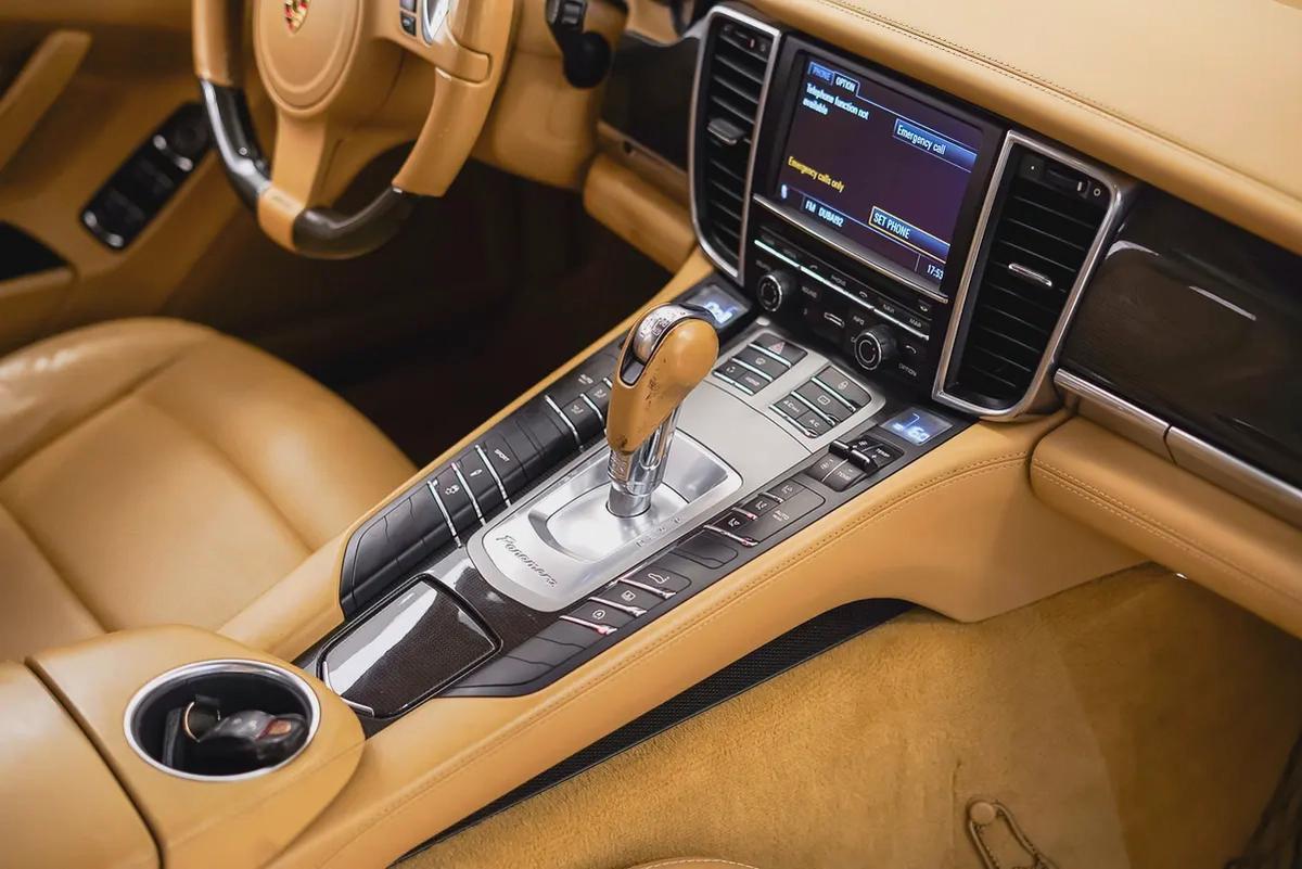 AED 1012 PM | PORSCHE PANAMERA 2012 | 20” TURBO RIMS | CARBON FIBER PACKAGE | 1 YEAR WARRANTY | GCC-17-17