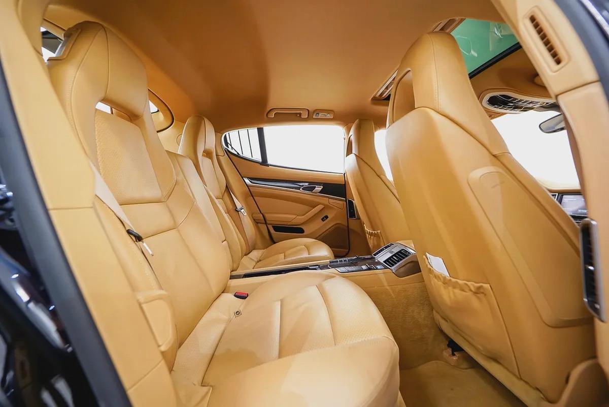 AED 1012 PM | PORSCHE PANAMERA 2012 | 20” TURBO RIMS | CARBON FIBER PACKAGE | 1 YEAR WARRANTY | GCC-18-18