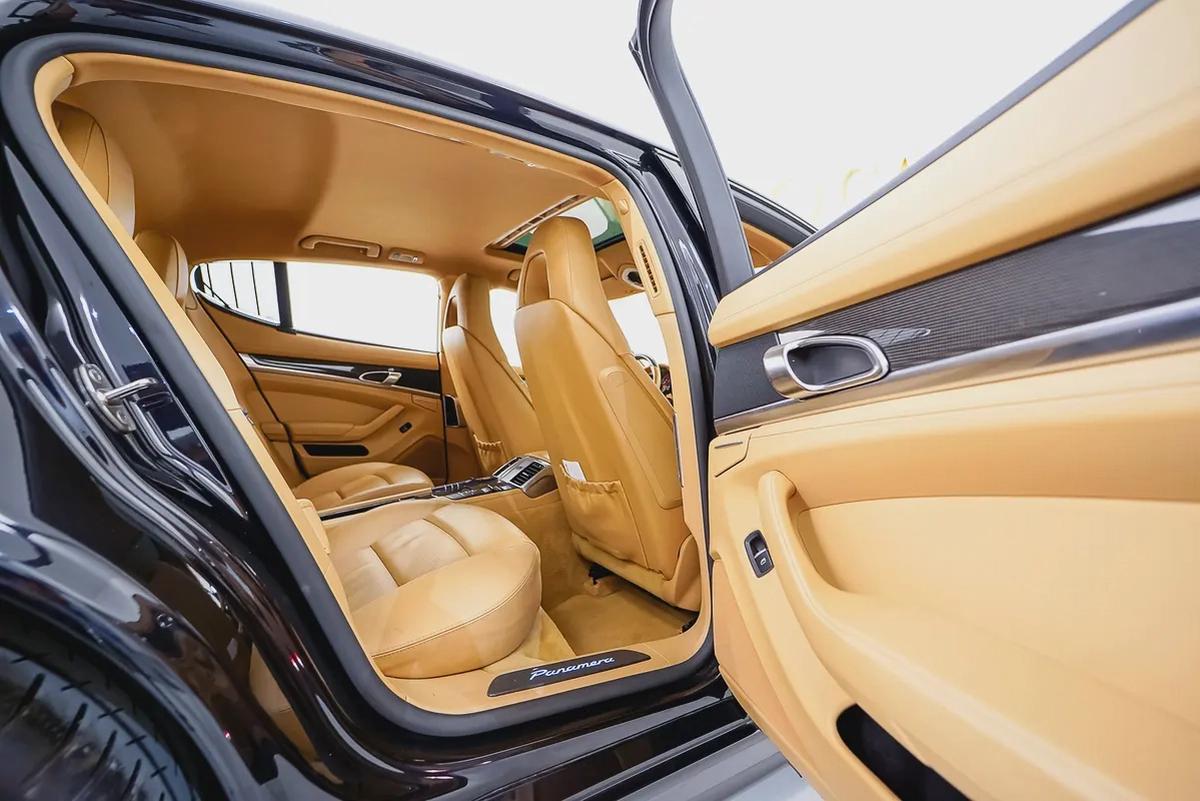 AED 1012 PM | PORSCHE PANAMERA 2012 | 20” TURBO RIMS | CARBON FIBER PACKAGE | 1 YEAR WARRANTY | GCC-19-19