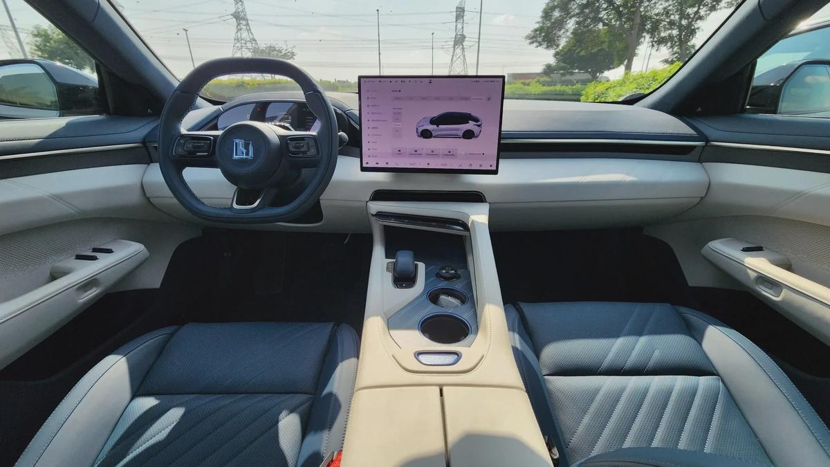 ZEEKR 001 AWD (Grey White)-6-6