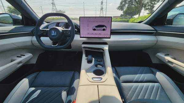 ZEEKR 001 AWD (Grey White)