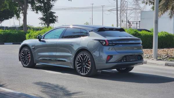 ZEEKR 001 AWD (Grey White)