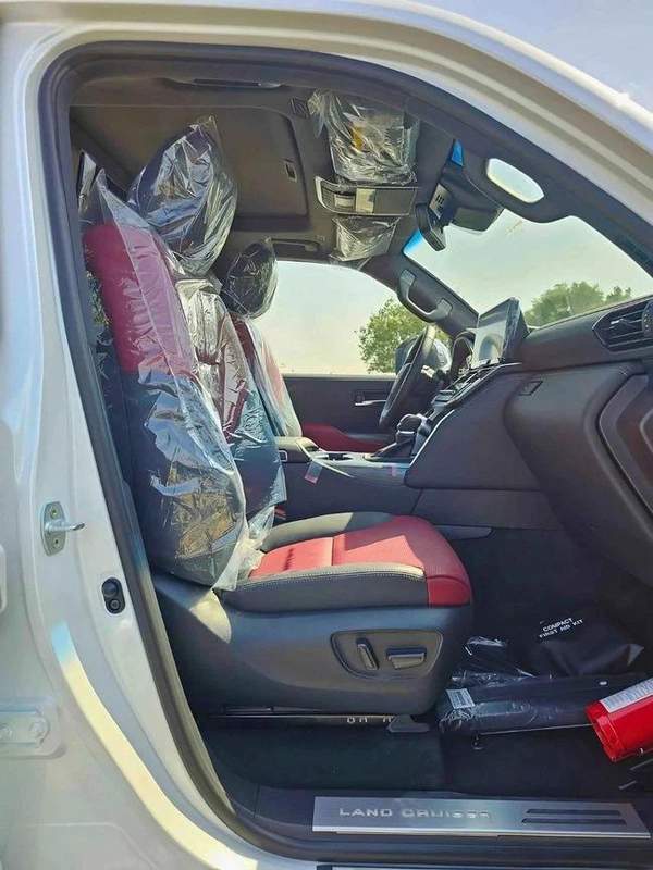 Toyota Land Cruiser VXR LC300 TWIN TURBO / 3.3L DIESEL V6 / FULL OPTION (CODE#LCDVXRH)
