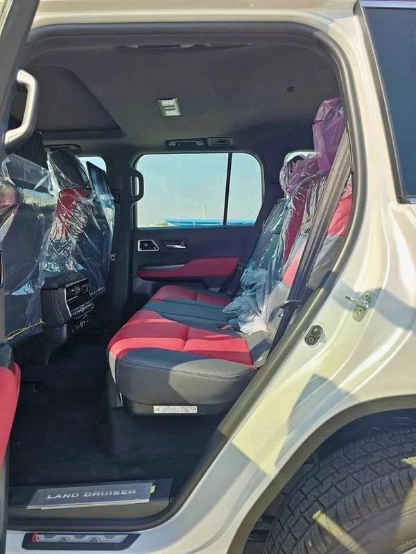 Toyota Land Cruiser VXR LC300 TWIN TURBO / 3.3L DIESEL V6 / FULL OPTION (CODE#LCDVXRH)