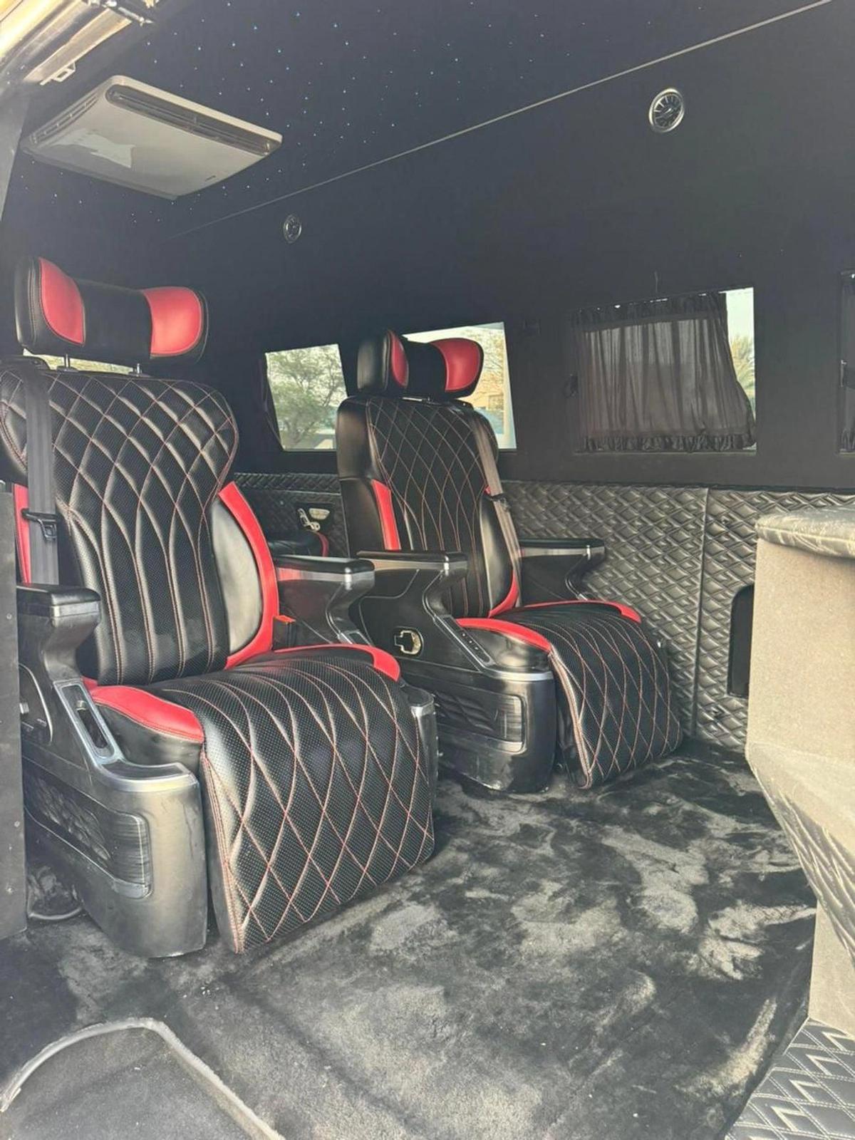 GMC Savana 6.6L V8 Petrol | 7” Touchscreen Display | Rear Vision Camera | High Roof Option | 7 STR-6-6