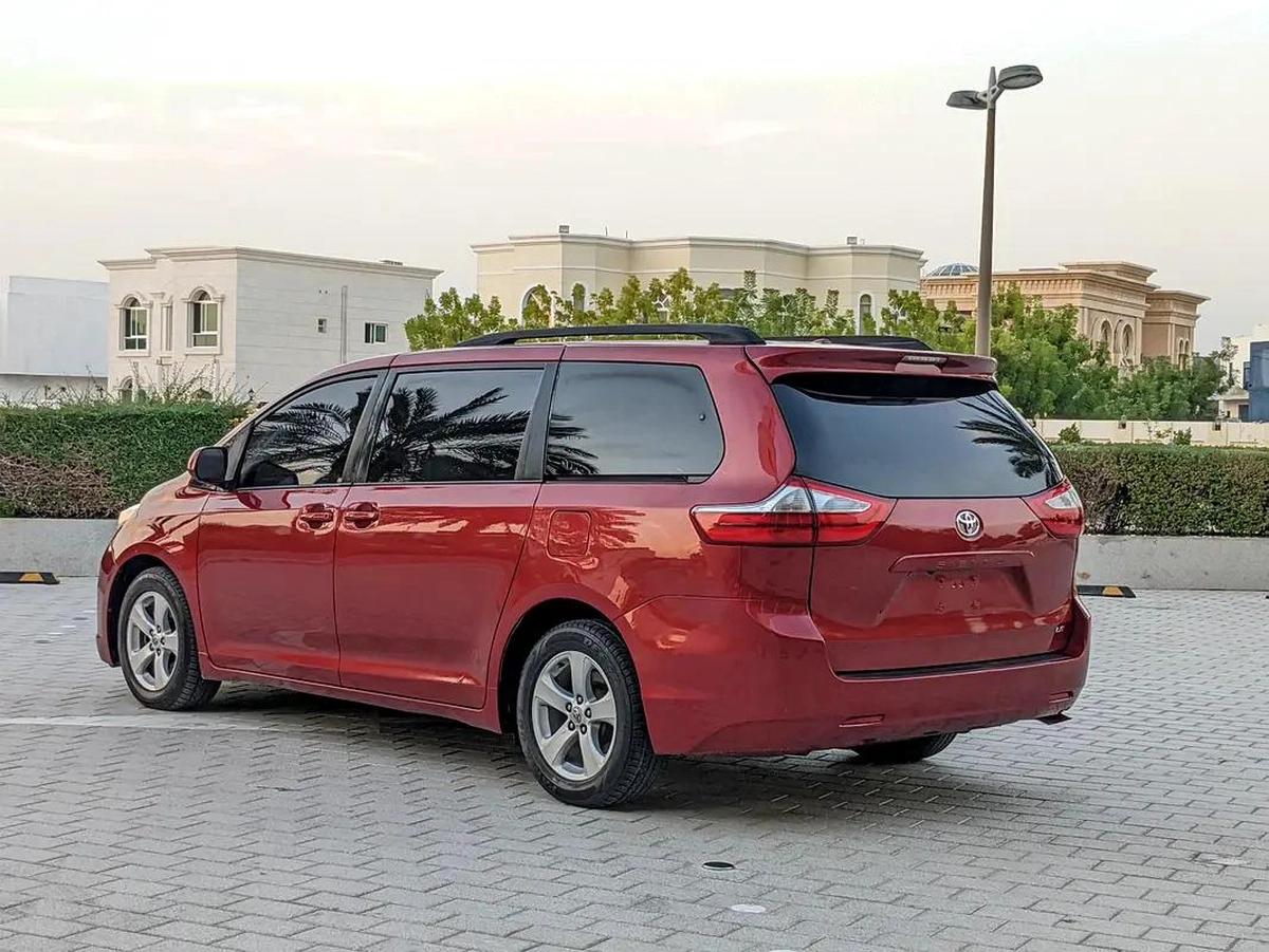 Toyota Sienna 2015 Mid Option With Navigation In Perfect Condition 7 Seater Flawless Family Van-5-5