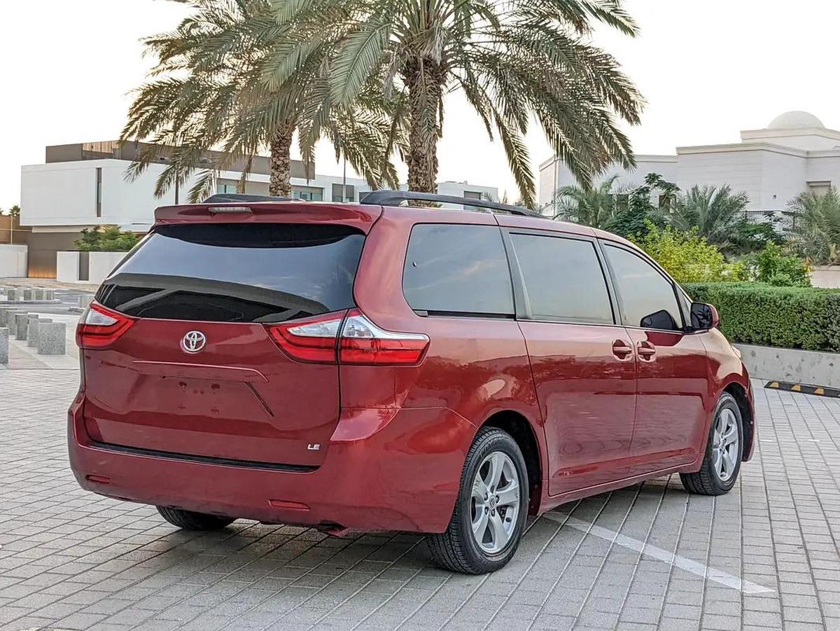 Toyota Sienna 2015 Mid Option With Navigation In Perfect Condition 7 Seater Flawless Family Van-13-13