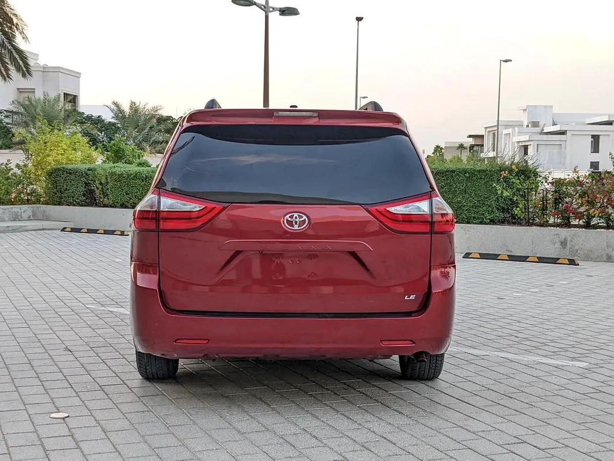 Toyota Sienna 2015 Mid Option With Navigation In Perfect Condition 7 Seater Flawless Family Van-11-11