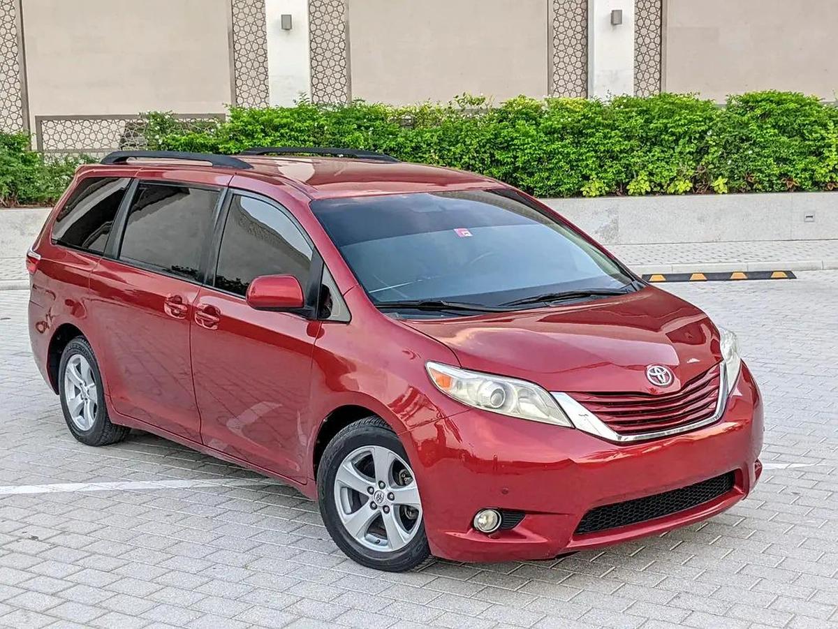 Toyota Sienna 2015 Mid Option With Navigation In Perfect Condition 7 Seater Flawless Family Van-16-16