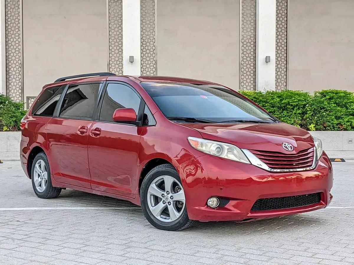 Toyota Sienna 2015 Mid Option With Navigation In Perfect Condition 7 Seater Flawless Family Van-17-17