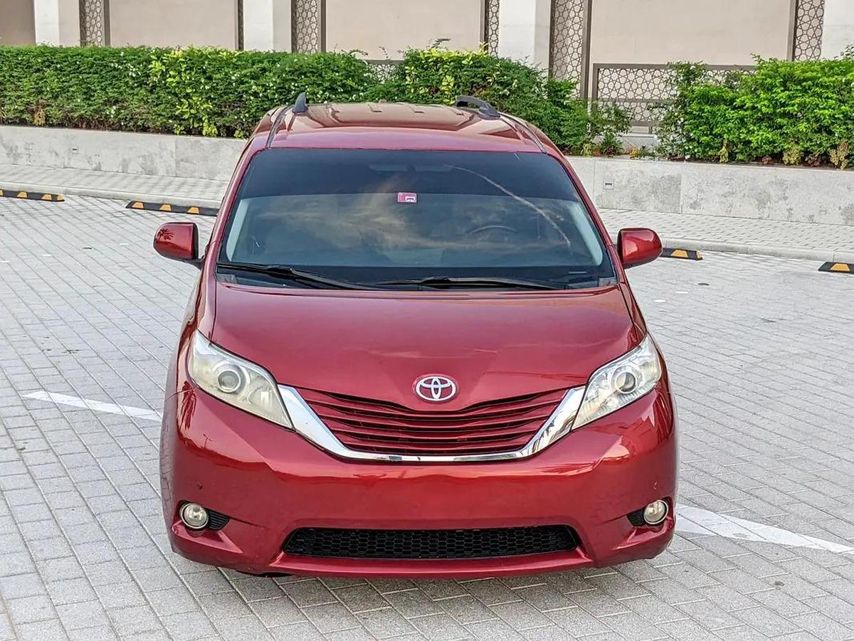 Toyota Sienna 2015 Mid Option With Navigation In Perfect Condition 7 Seater Flawless Family Van-14-14