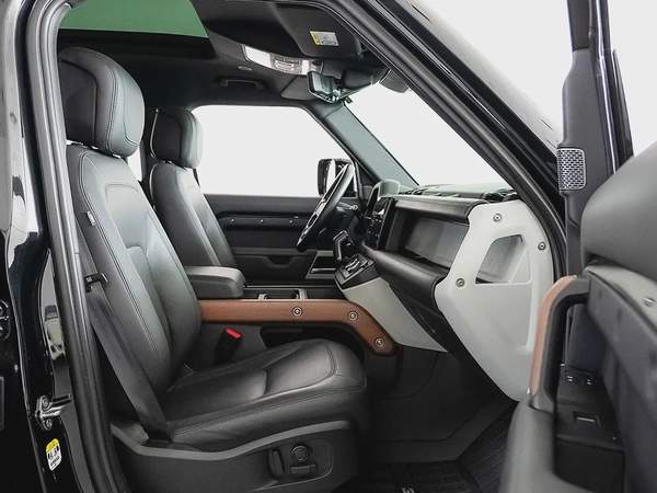 6,691 AED / 60 months | 0% DP | 2024 Land Rover Defender 110 P400 HSE / Land Rover Warranty