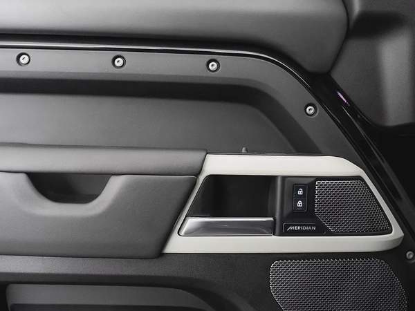 6,691 AED / 60 months | 0% DP | 2024 Land Rover Defender 110 P400 HSE / Land Rover Warranty